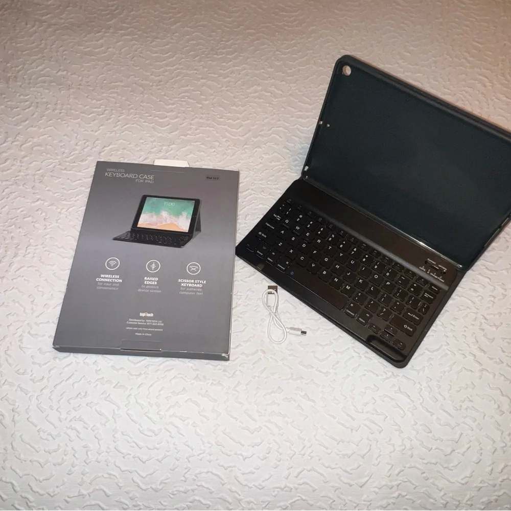 Brand new- Wireless Keyboard Case For iPad 10.2- Navy color